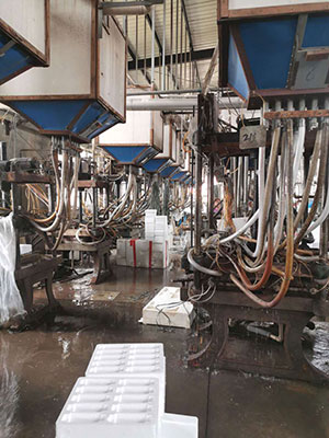 半自動(dòng)成型車(chē)間